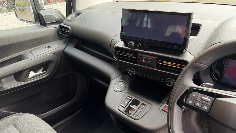 Vauxhall Combo Life 100kW Design XL 52kWh 5dr Auto [7 Seat] Electric Estate